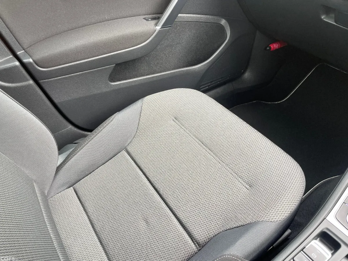 Volkswagen Golf Hatchback, Petrol, 2017, Red