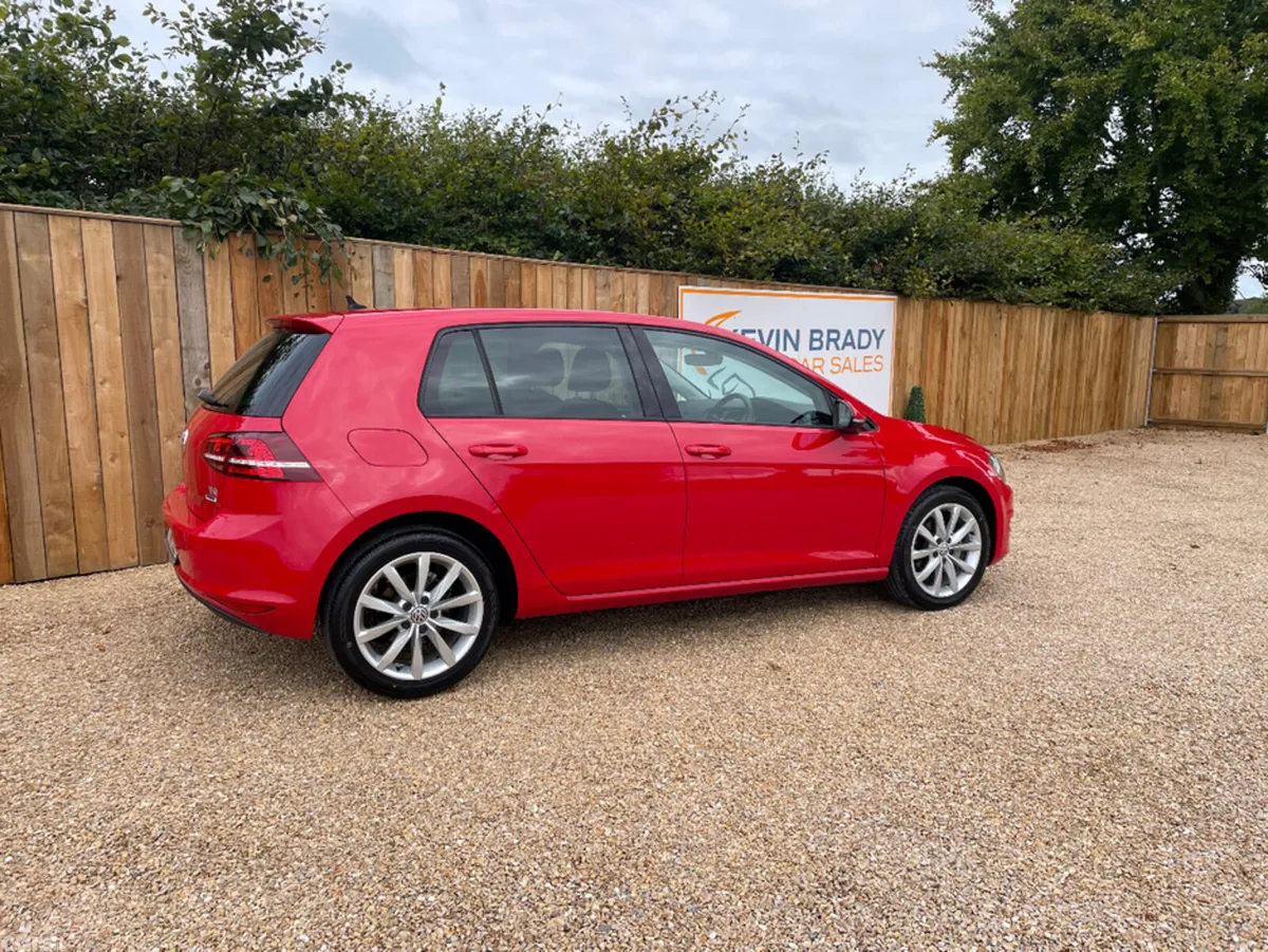 Volkswagen Golf Hatchback, Petrol, 2017, Red