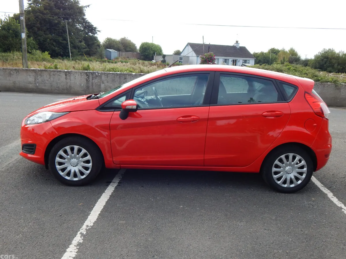 Ford Fiesta Hatchback, Petrol, 2015, Red