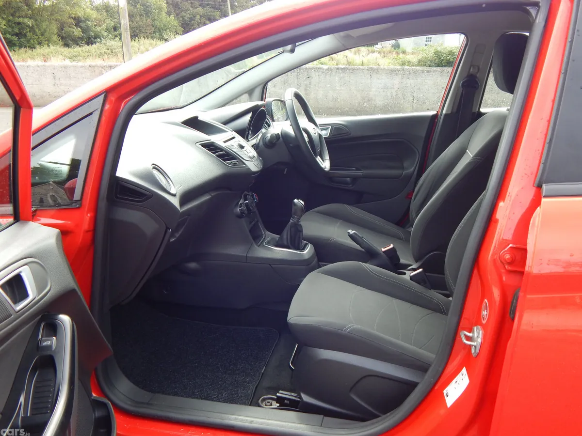 Ford Fiesta Hatchback, Petrol, 2015, Red