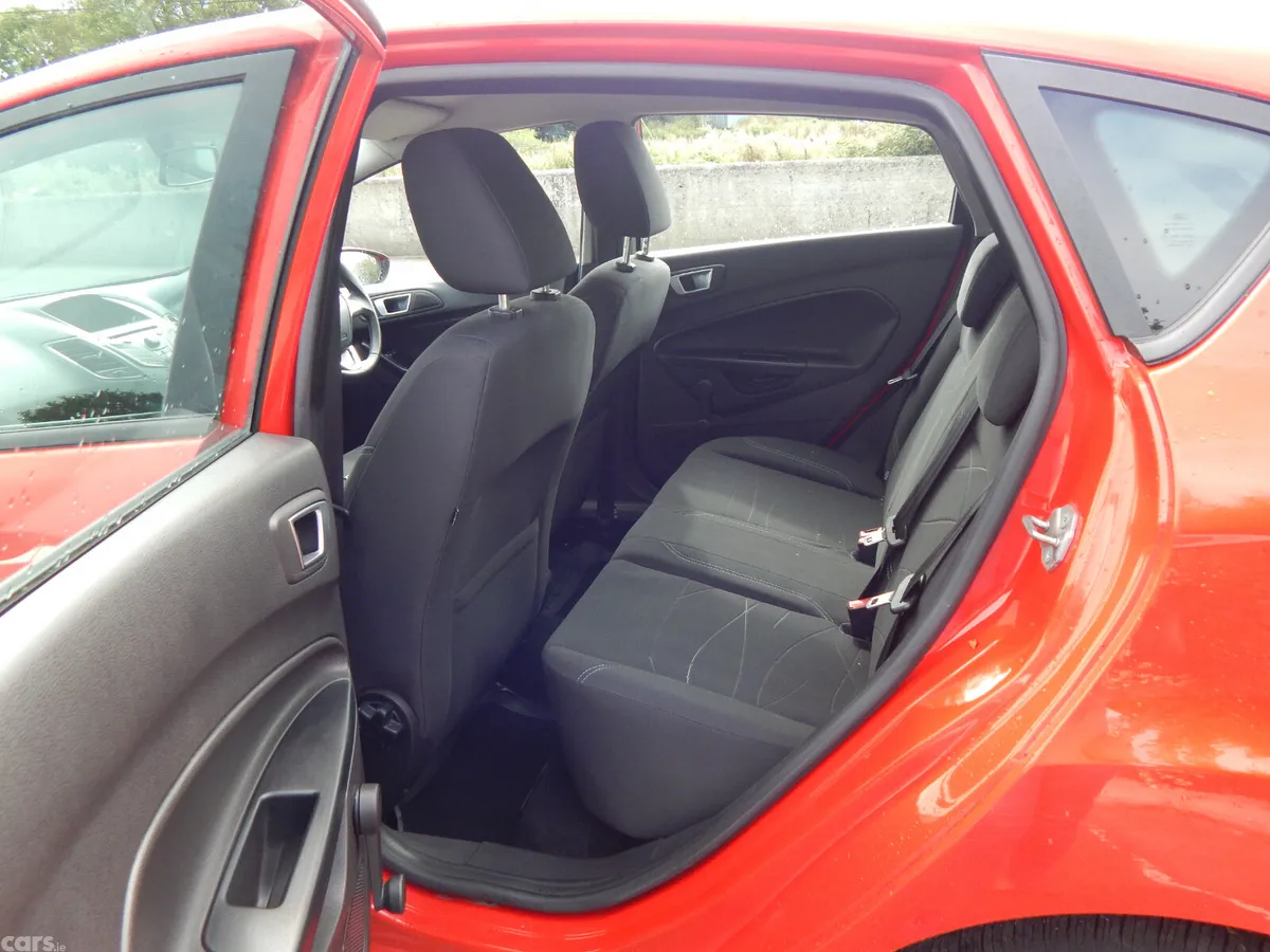 Ford Fiesta Hatchback, Petrol, 2015, Red