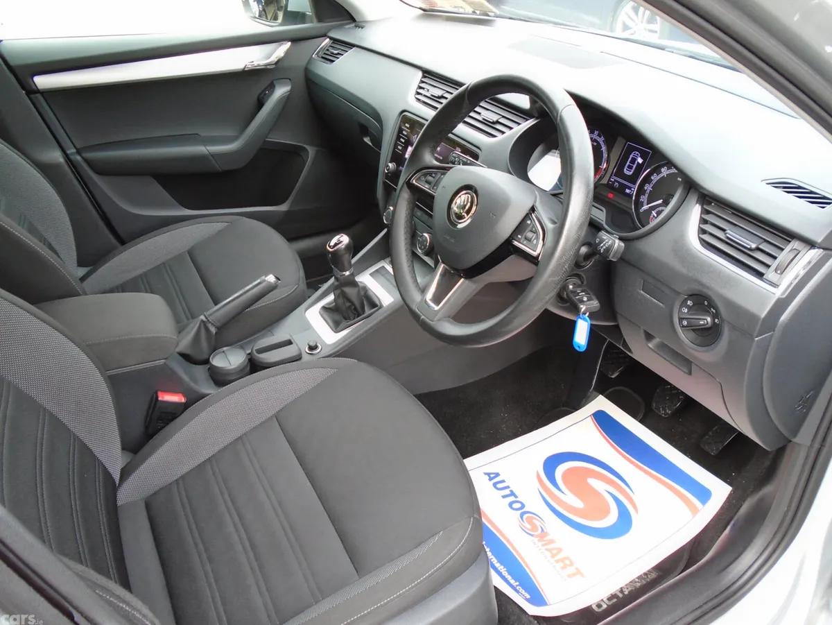 Skoda Octavia Saloon, Diesel, 2019, Grey