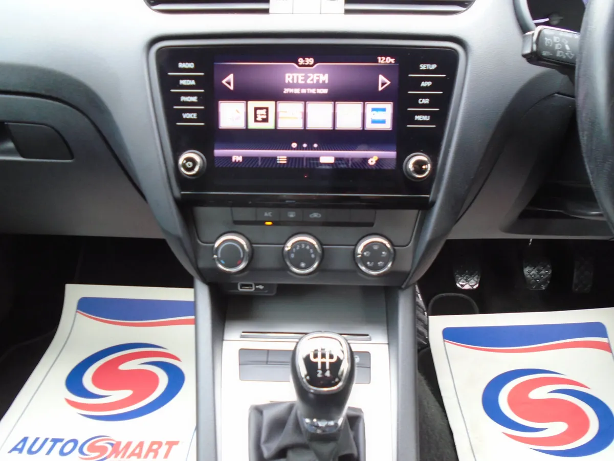 Skoda Octavia Saloon, Diesel, 2019, Grey