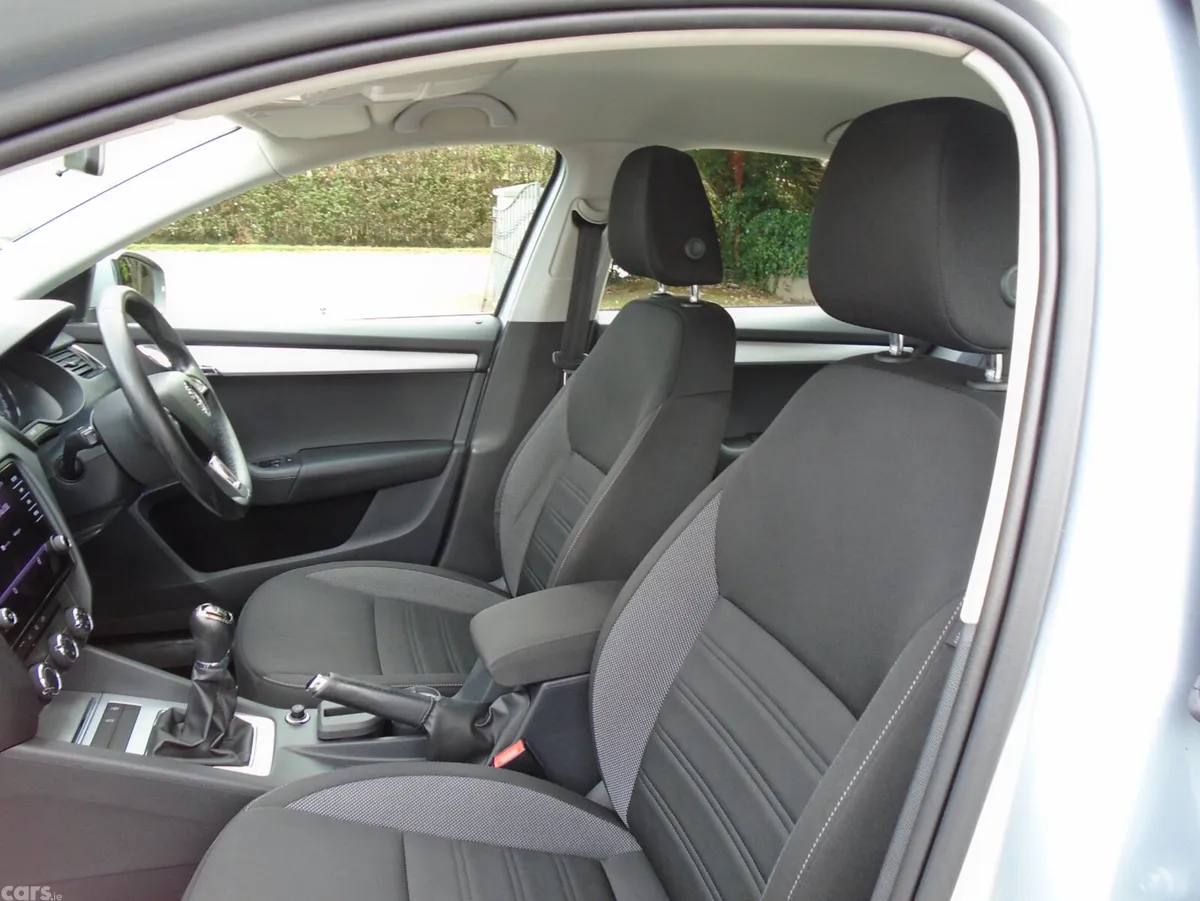 Skoda Octavia Saloon, Diesel, 2019, Grey