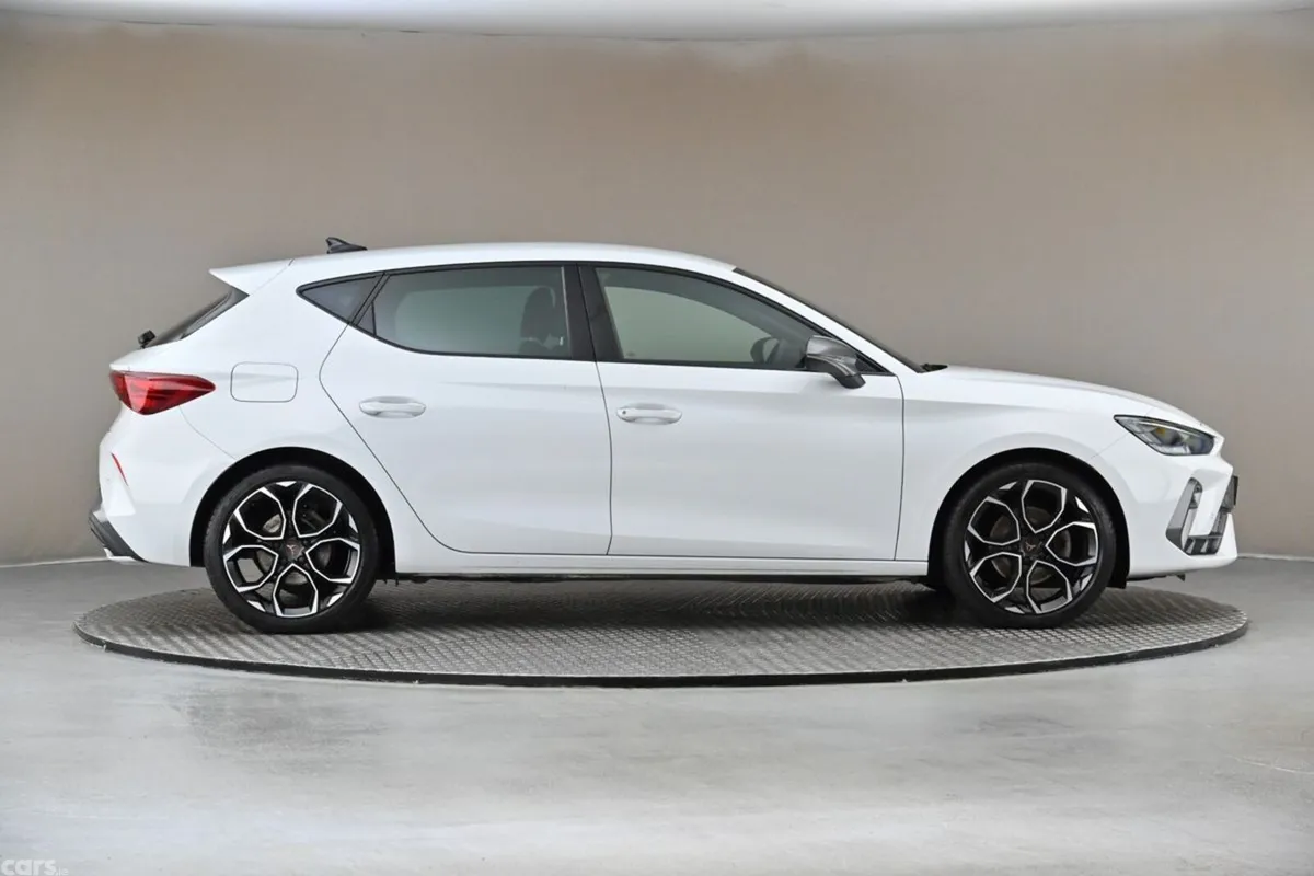 Cupra Leon Hatchback, Petrol, 2025, White