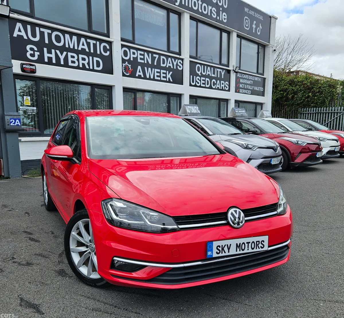 Volkswagen Golf Hatchback, Petrol, 2019, Red