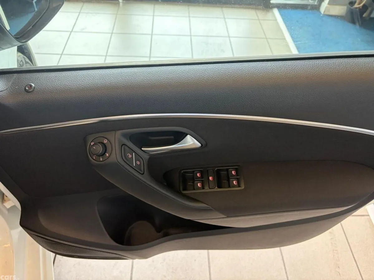 Volkswagen Polo Hatchback, Petrol, 2016, White