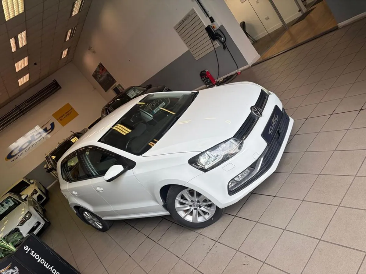 Volkswagen Polo Hatchback, Petrol, 2016, White