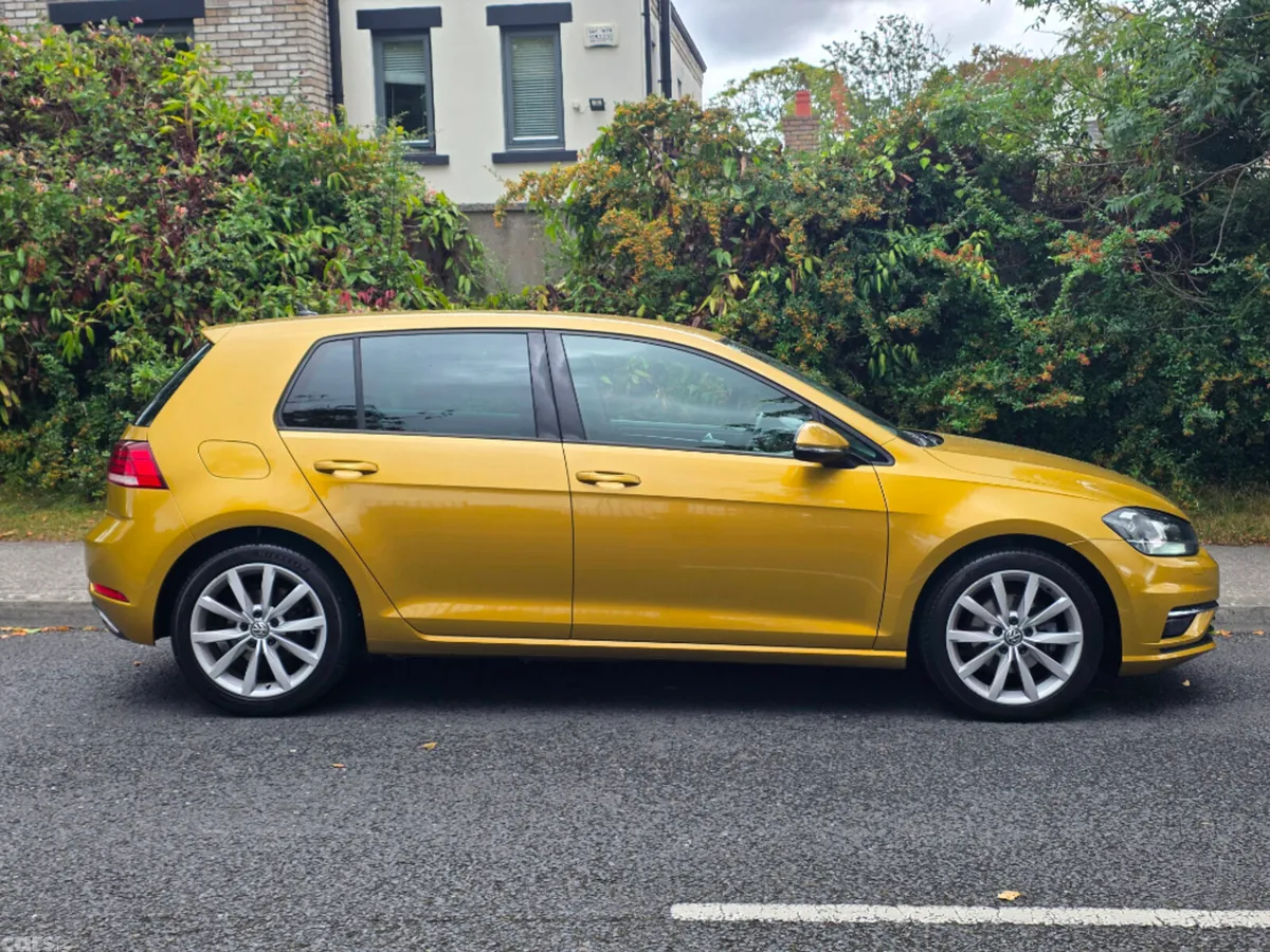 Volkswagen Golf Estate, Petrol, 2018, Yellow