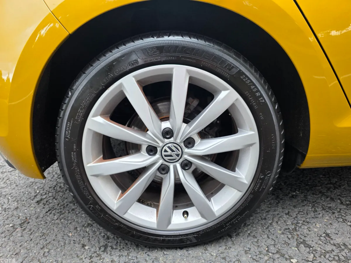 Volkswagen Golf Estate, Petrol, 2018, Yellow