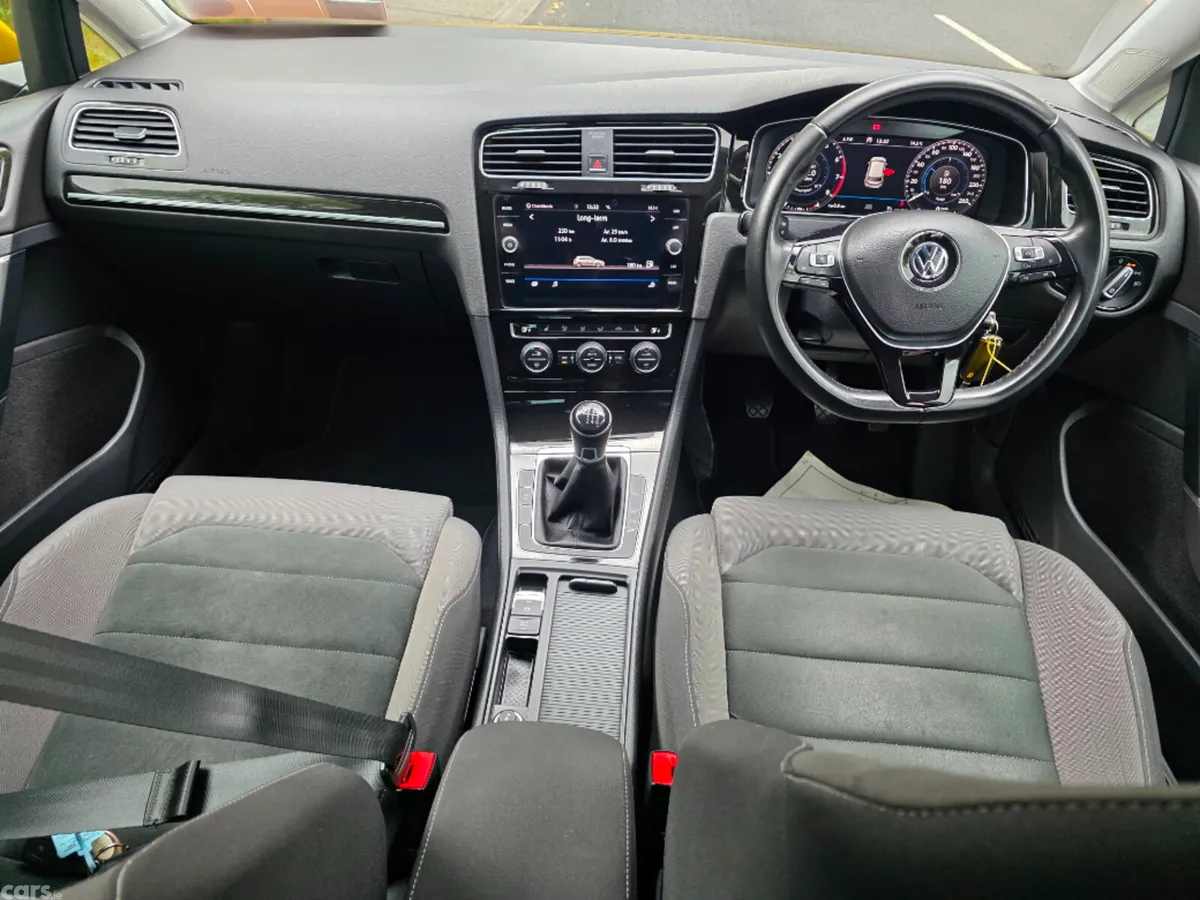 Volkswagen Golf Estate, Petrol, 2018, Yellow