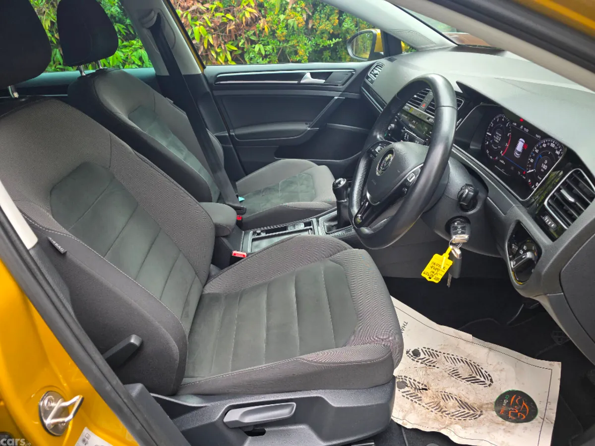 Volkswagen Golf Estate, Petrol, 2018, Yellow