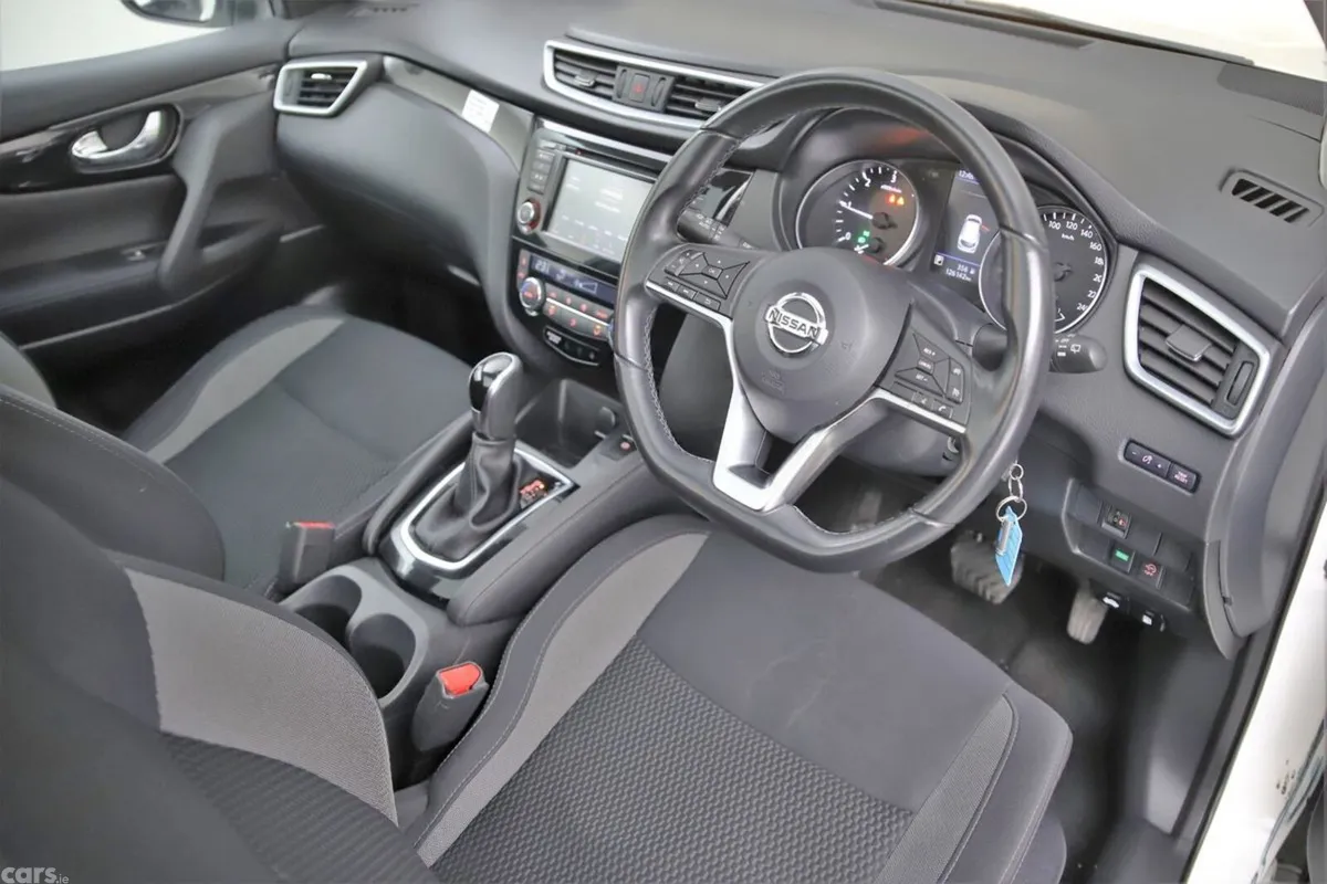 Nissan Qashqai SUV, Petrol, 2019, White