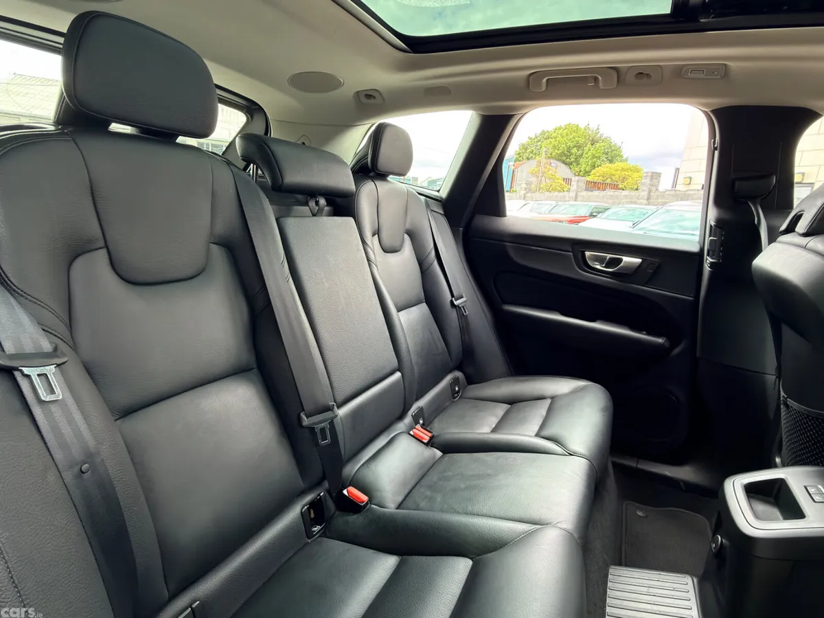 Volvo XC60 SUV, Petrol Hybrid, 2023, Blue