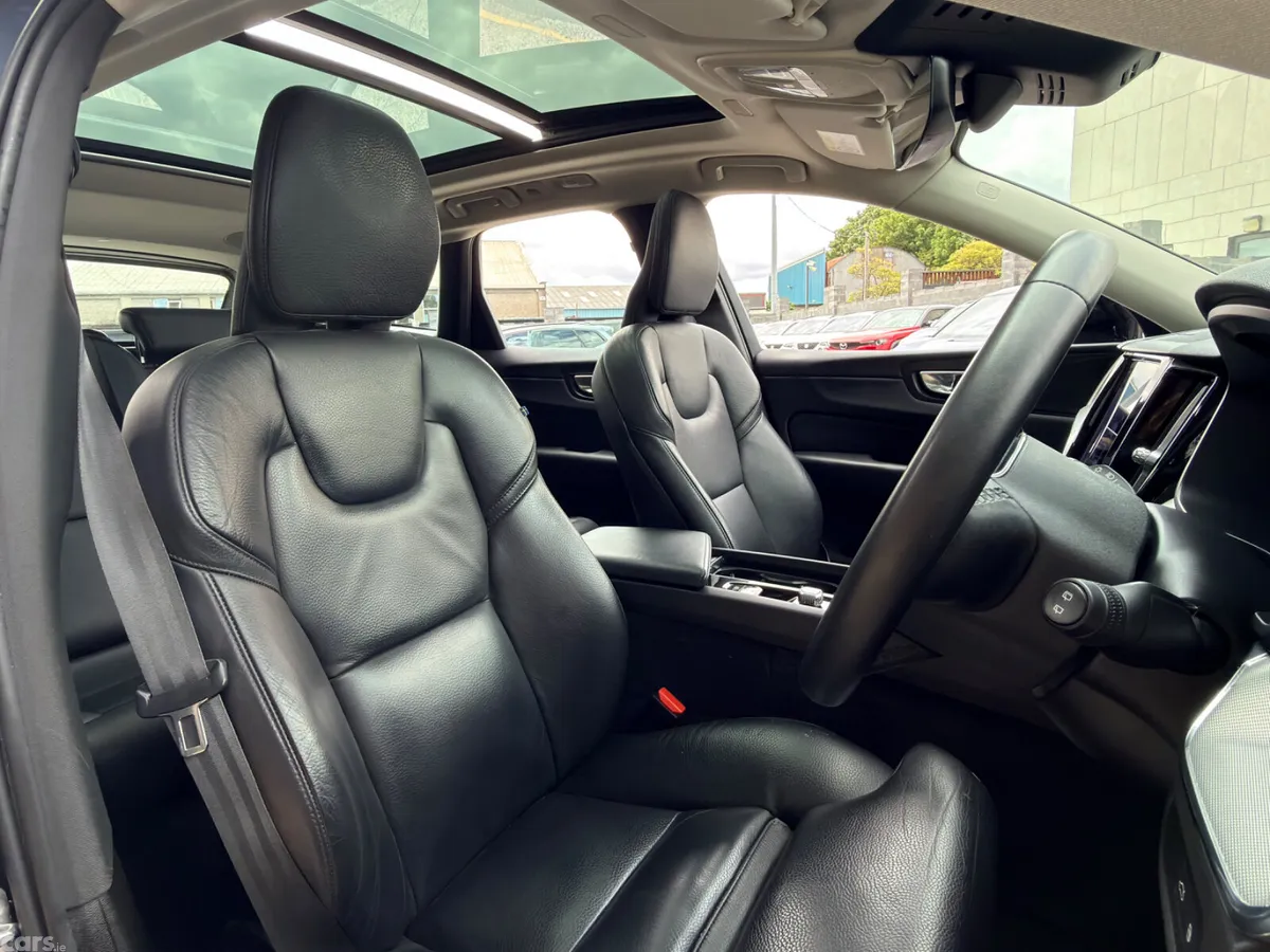 Volvo XC60 SUV, Petrol Hybrid, 2023, Blue