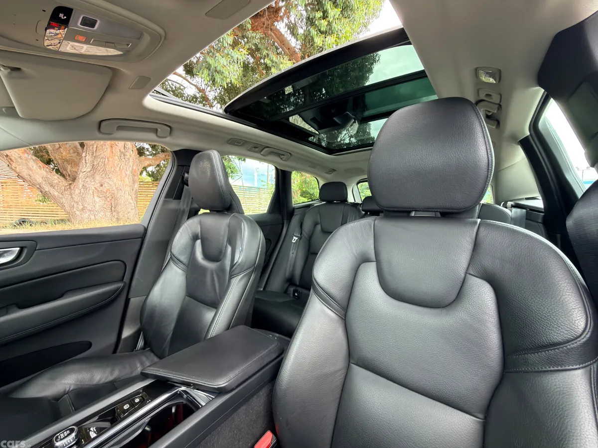 Volvo XC60 SUV, Petrol Hybrid, 2023, Blue