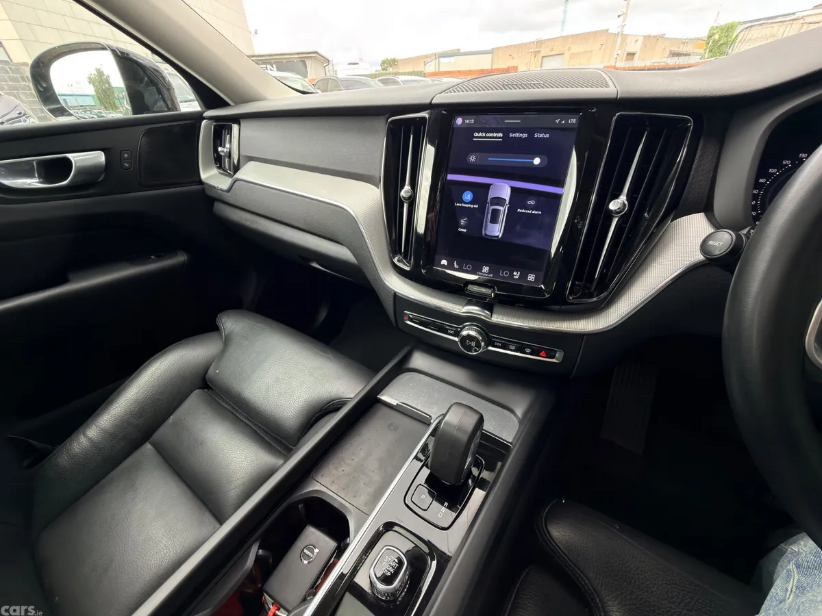 Volvo XC60 SUV, Petrol Hybrid, 2023, Blue