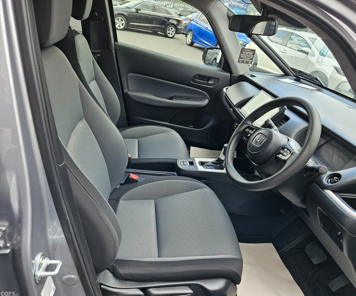 Honda Fit Hatchback, Petrol Hybrid, 2023, Silver