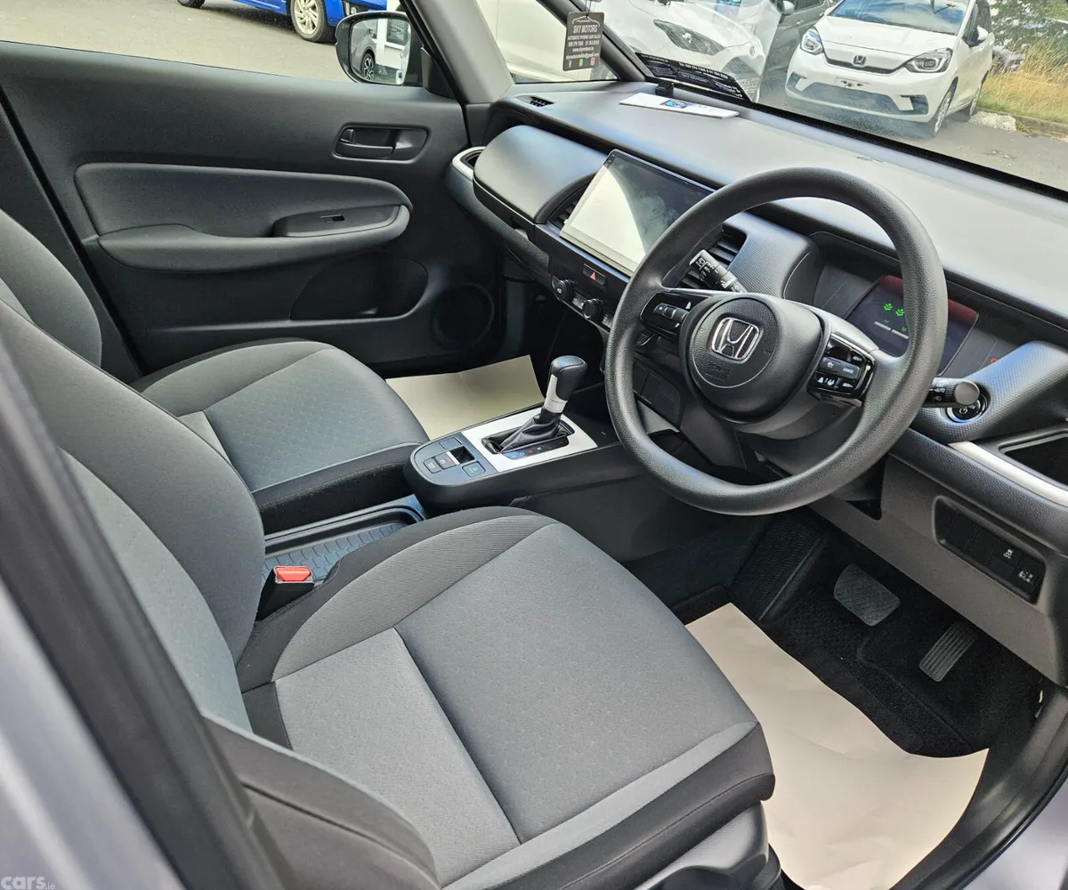 Honda Fit Hatchback, Petrol Hybrid, 2023, Silver