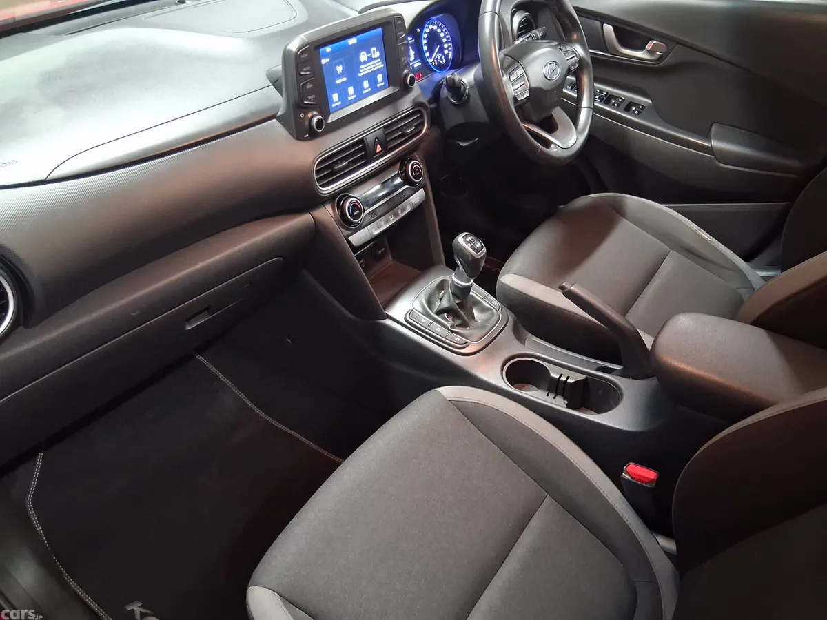 Hyundai KONA MPV, Petrol, 2018, Red
