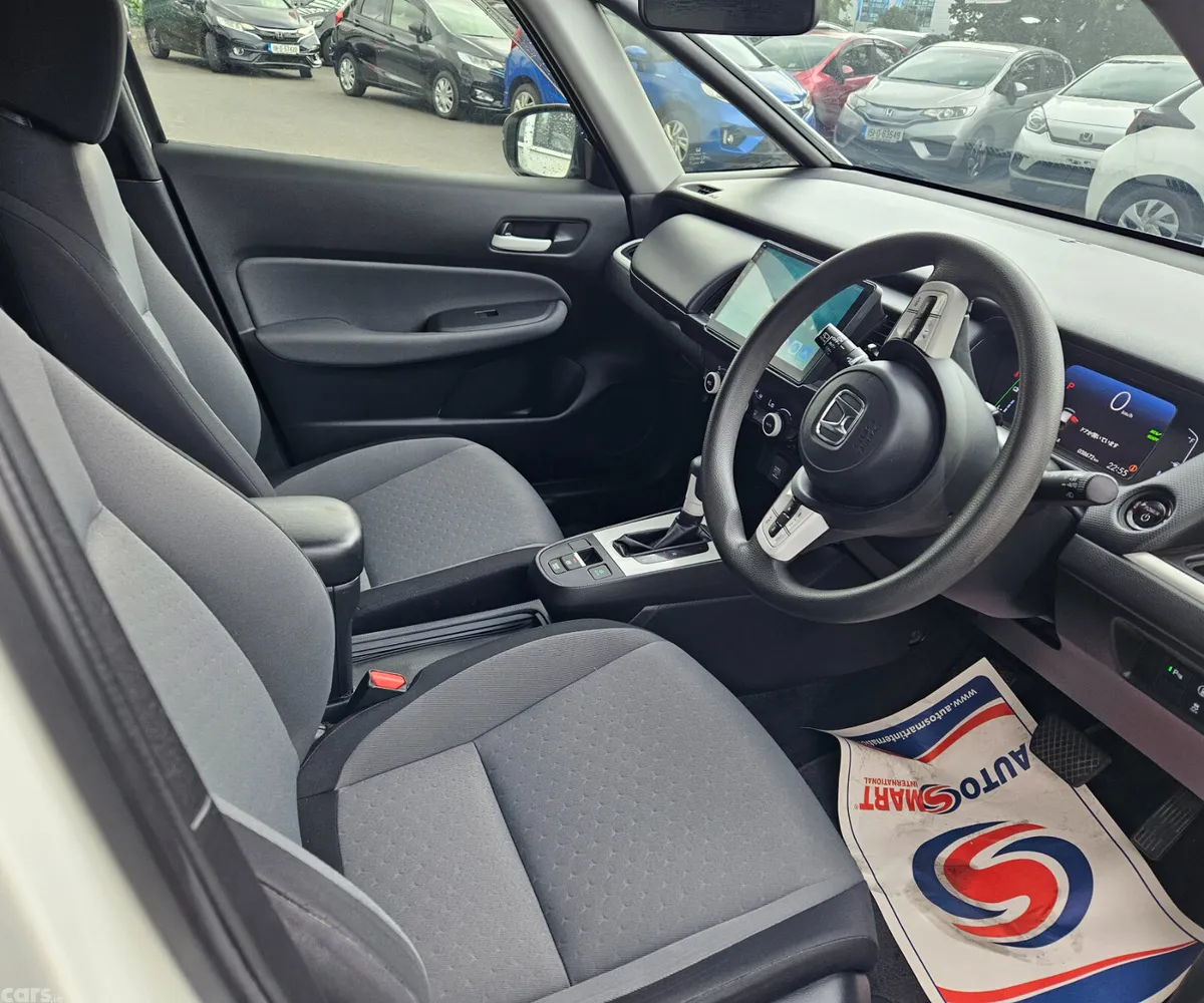 Honda Fit Hatchback, Petrol Hybrid, 2021, White