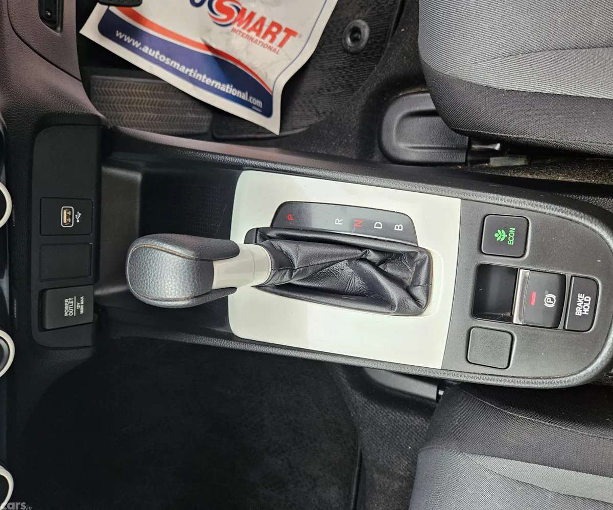 Honda Fit Hatchback, Petrol Hybrid, 2021, White