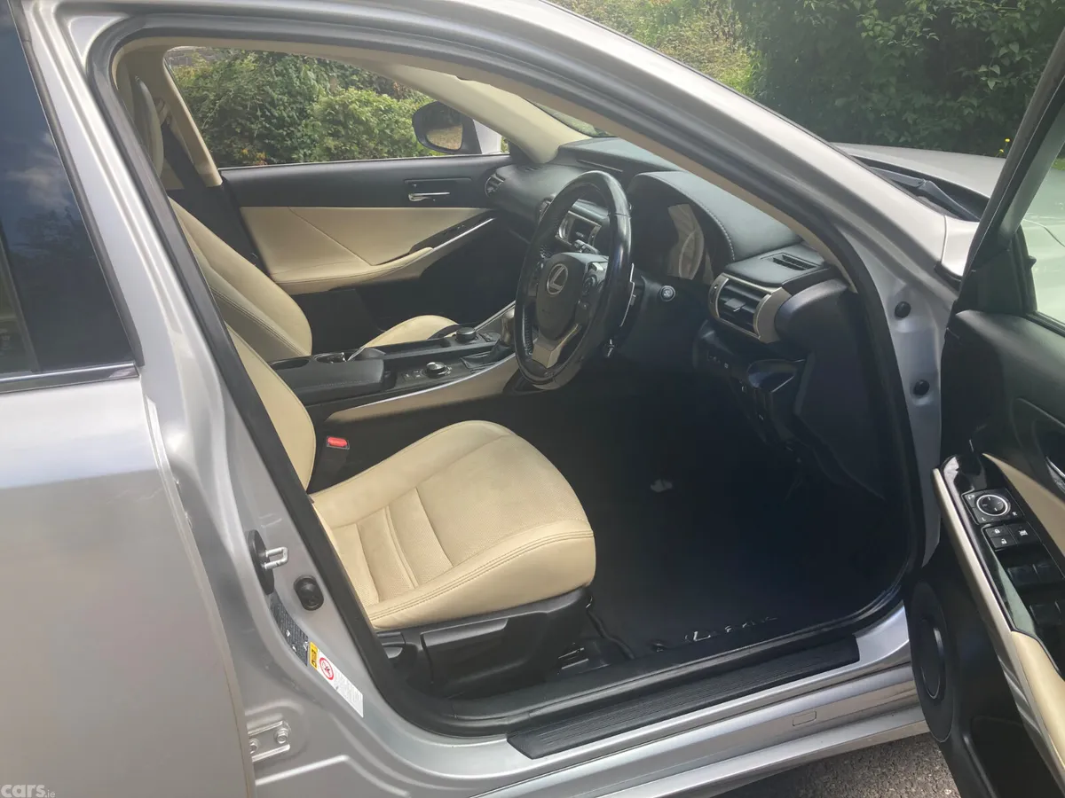 Lexus IS Saloon, Petrol Hybrid, 2016, Silver