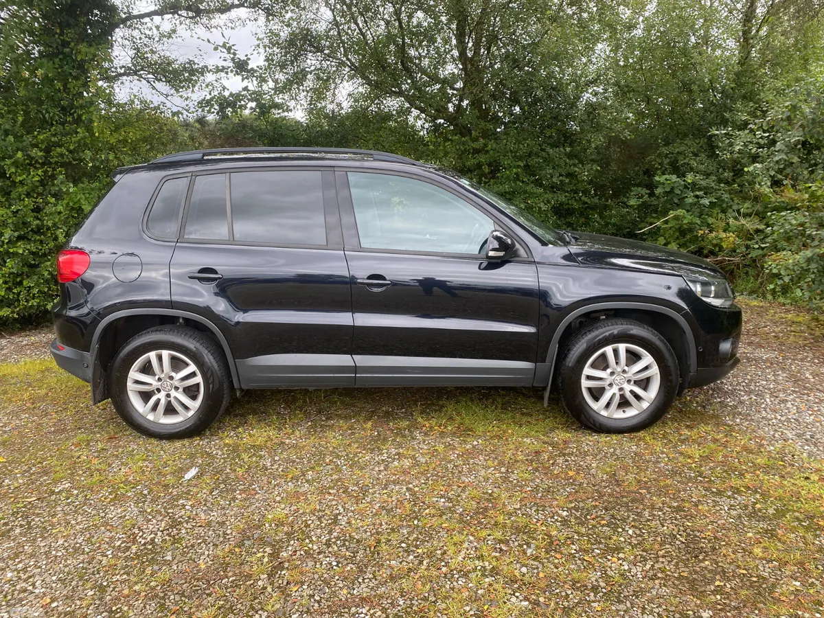 Volkswagen Tiguan SUV, Diesel, 2011, Black