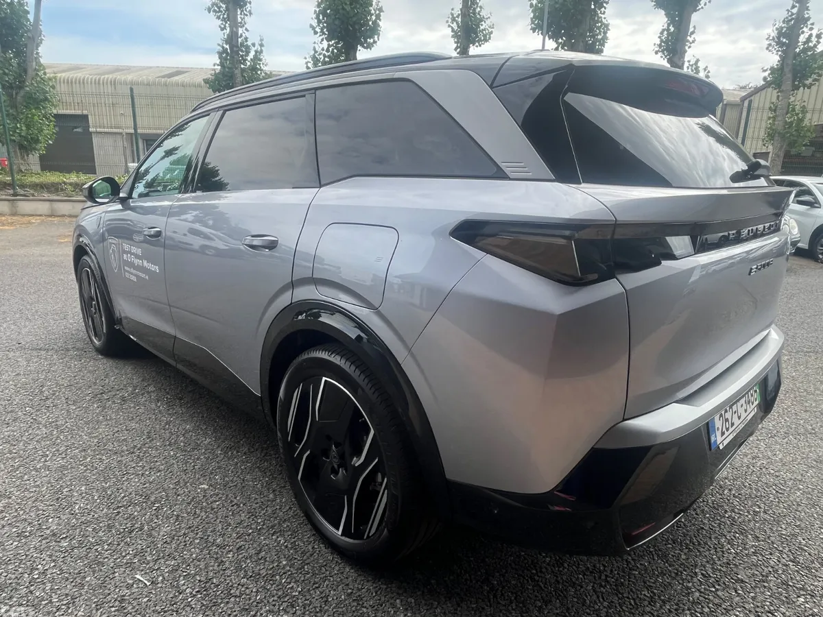 Peugeot 5008 MPV, Electric, 2026, Grey
