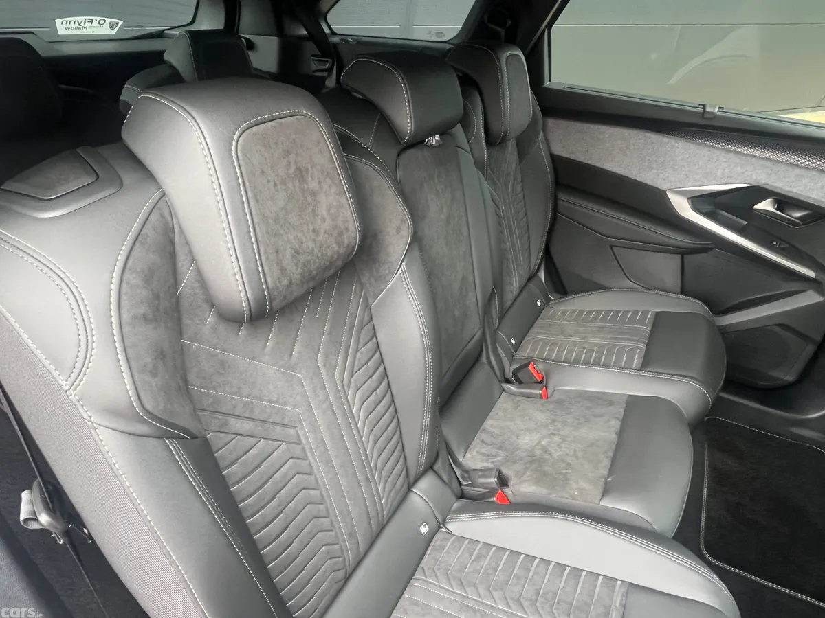 Peugeot 5008 MPV, Electric, 2026, Grey