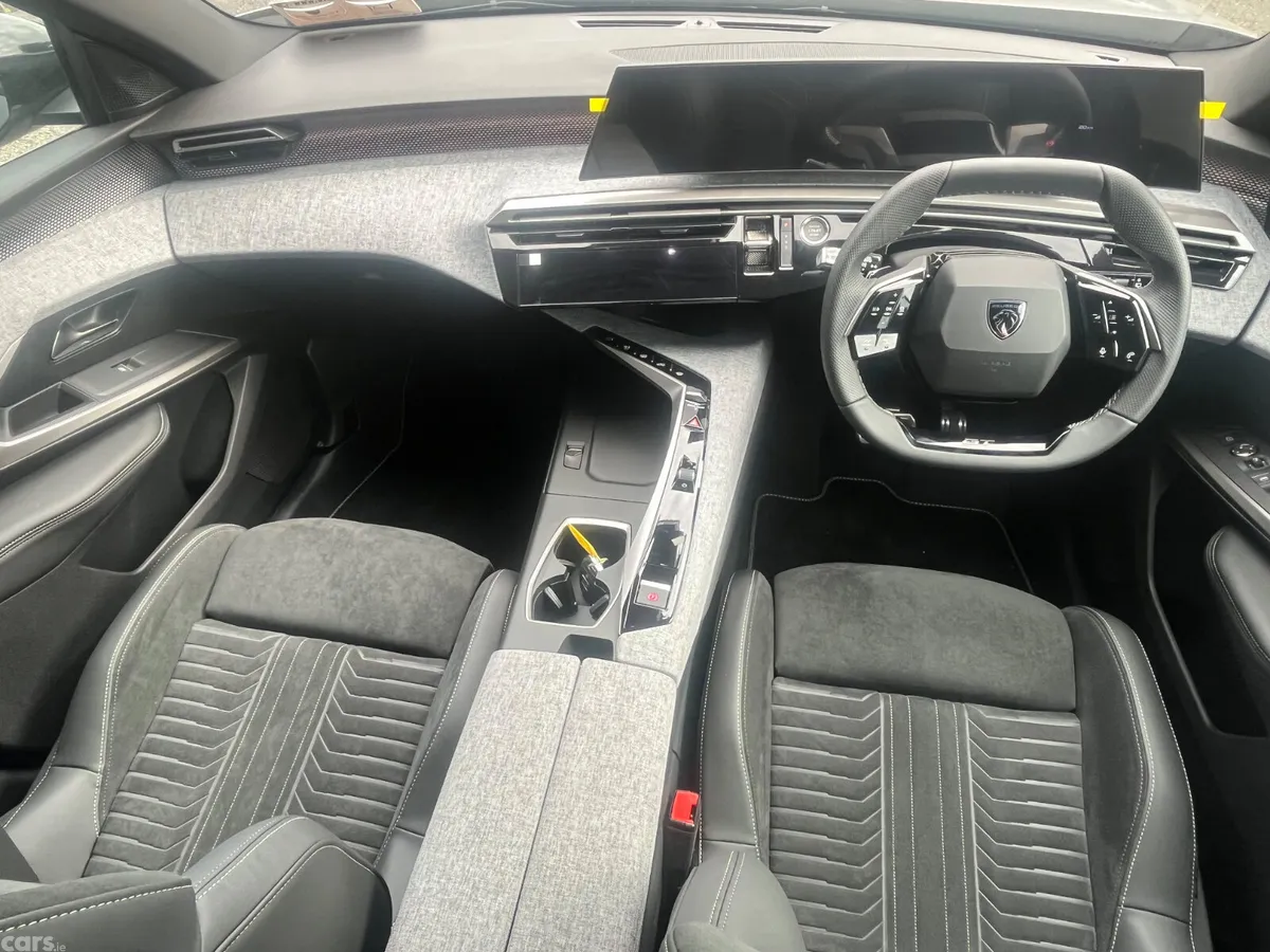 Peugeot 5008 MPV, Electric, 2026, Grey