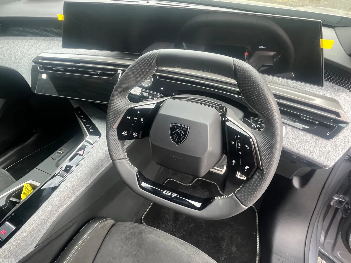 Peugeot 5008 MPV, Electric, 2026, Grey