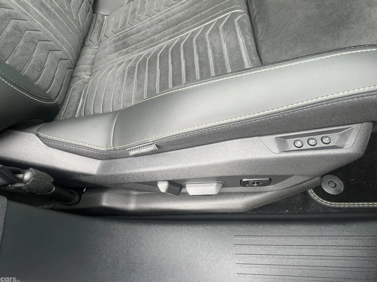 Peugeot 5008 MPV, Electric, 2026, Grey