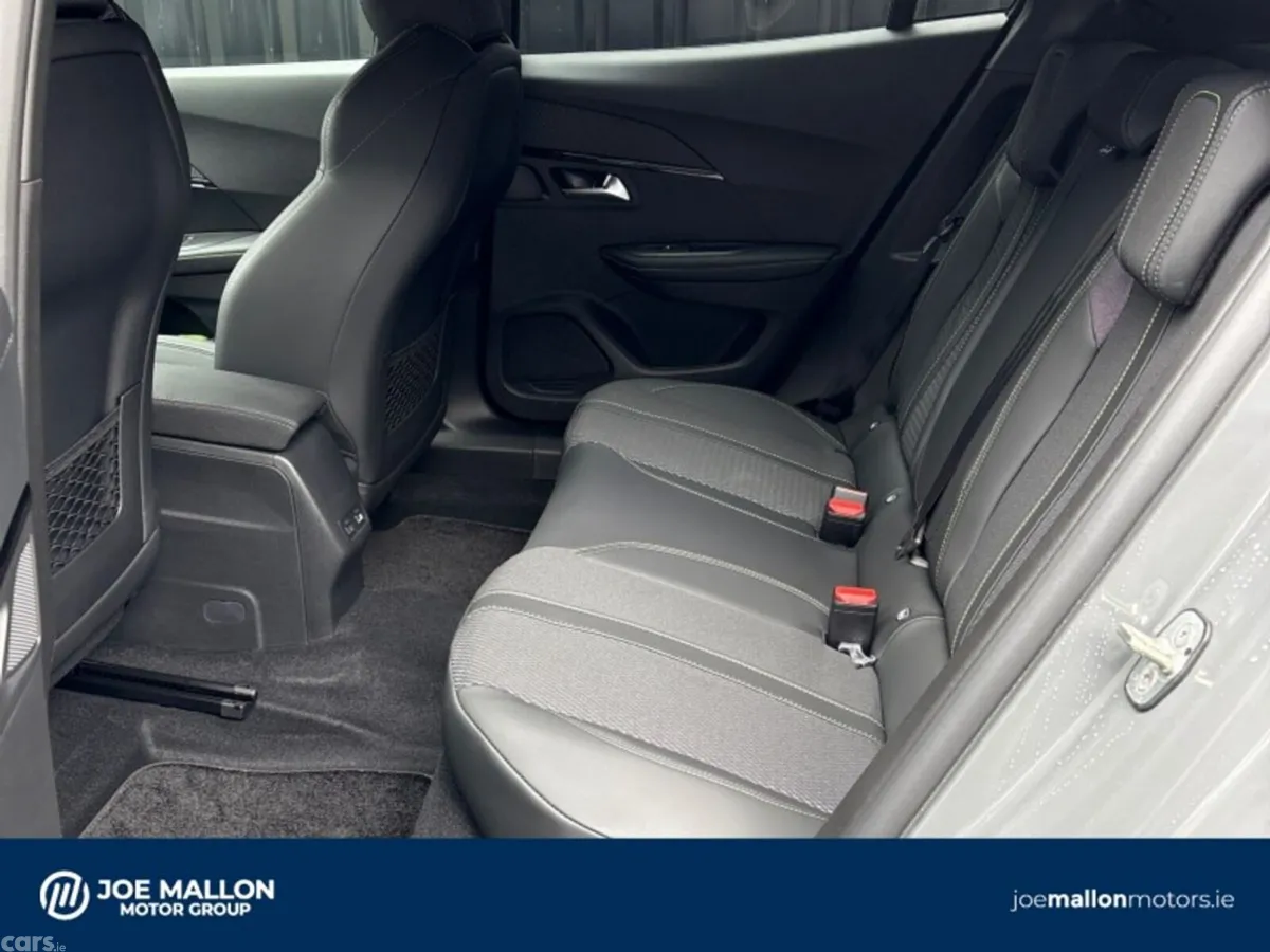 Peugeot 2008 MPV, Electric, 2026, Grey