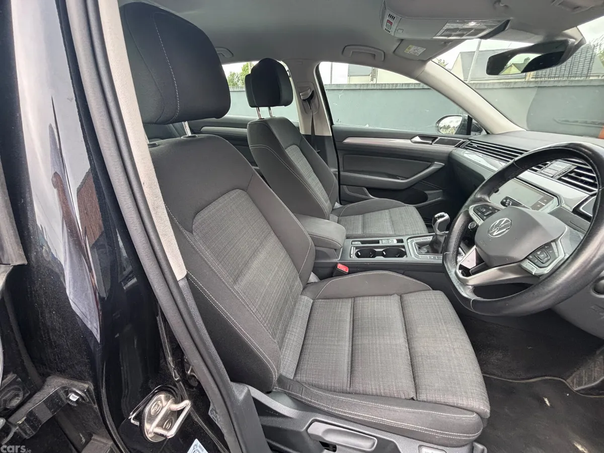 Volkswagen Passat Saloon, Diesel, 2022, Black