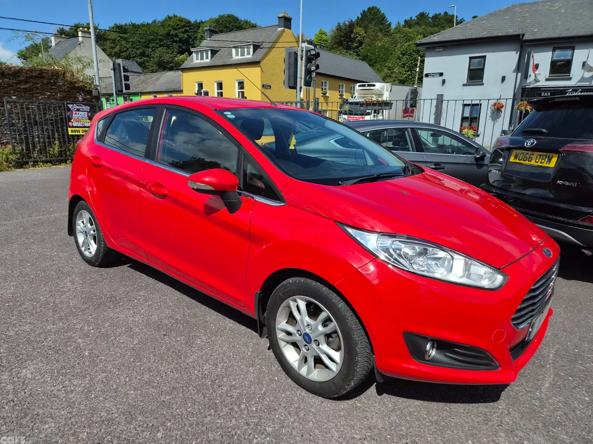 Ford Fiesta Hatchback, Petrol, 2015, Red