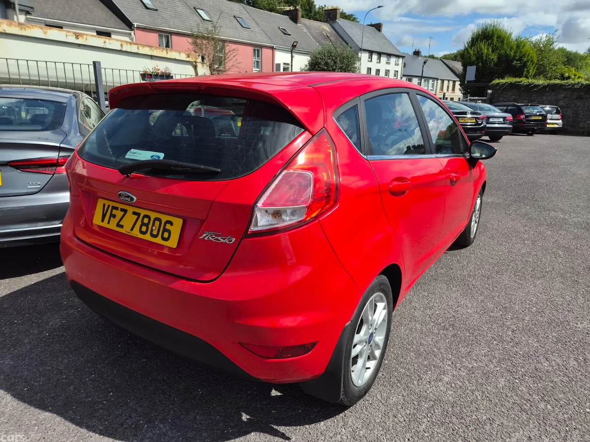 Ford Fiesta Hatchback, Petrol, 2015, Red