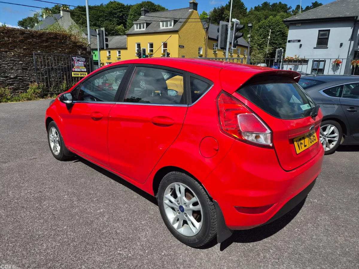 Ford Fiesta Hatchback, Petrol, 2015, Red