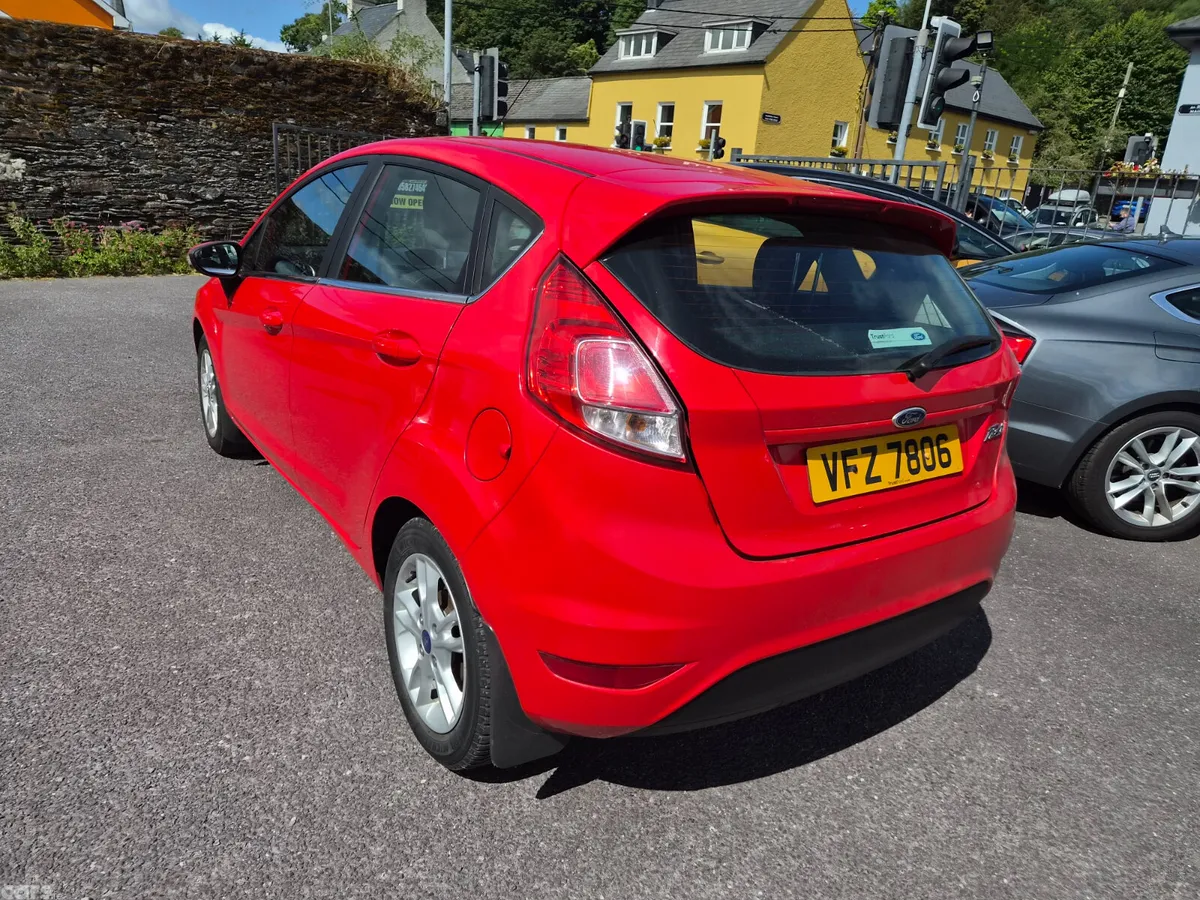 Ford Fiesta Hatchback, Petrol, 2015, Red