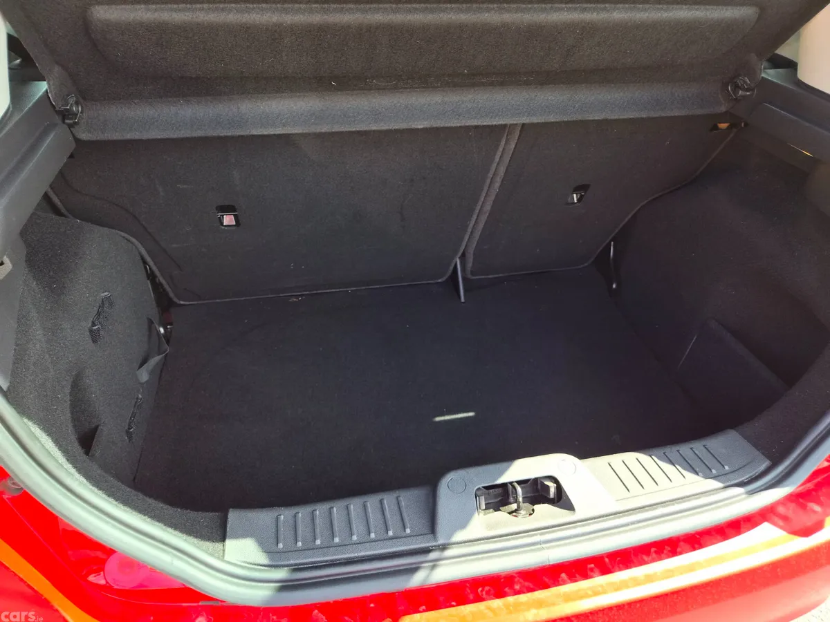 Ford Fiesta Hatchback, Petrol, 2015, Red