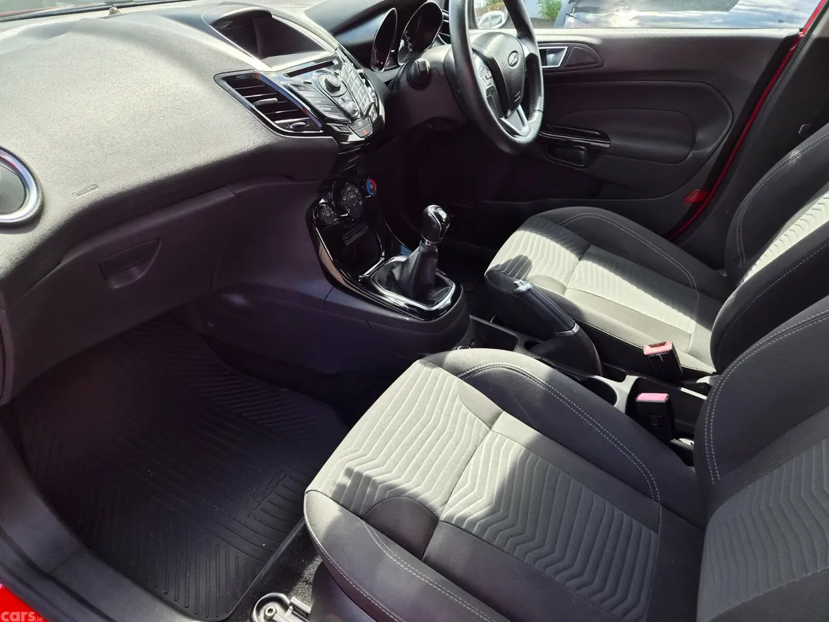 Ford Fiesta Hatchback, Petrol, 2015, Red