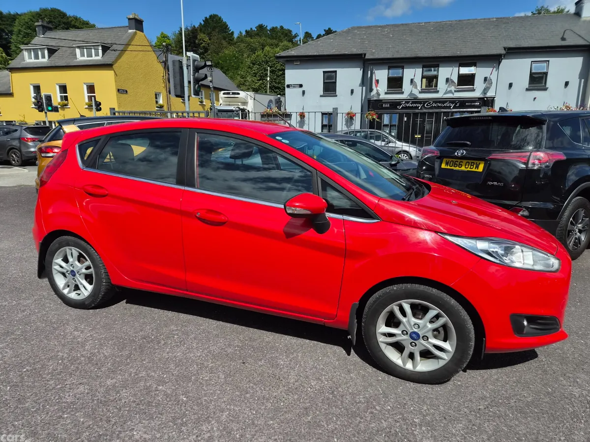 Ford Fiesta Hatchback, Petrol, 2015, Red