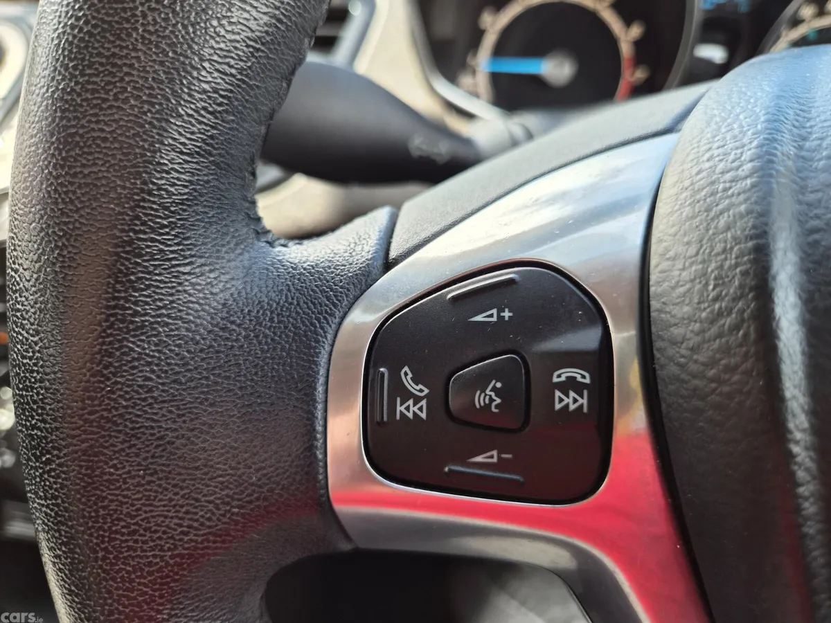Ford Fiesta Hatchback, Petrol, 2015, Red