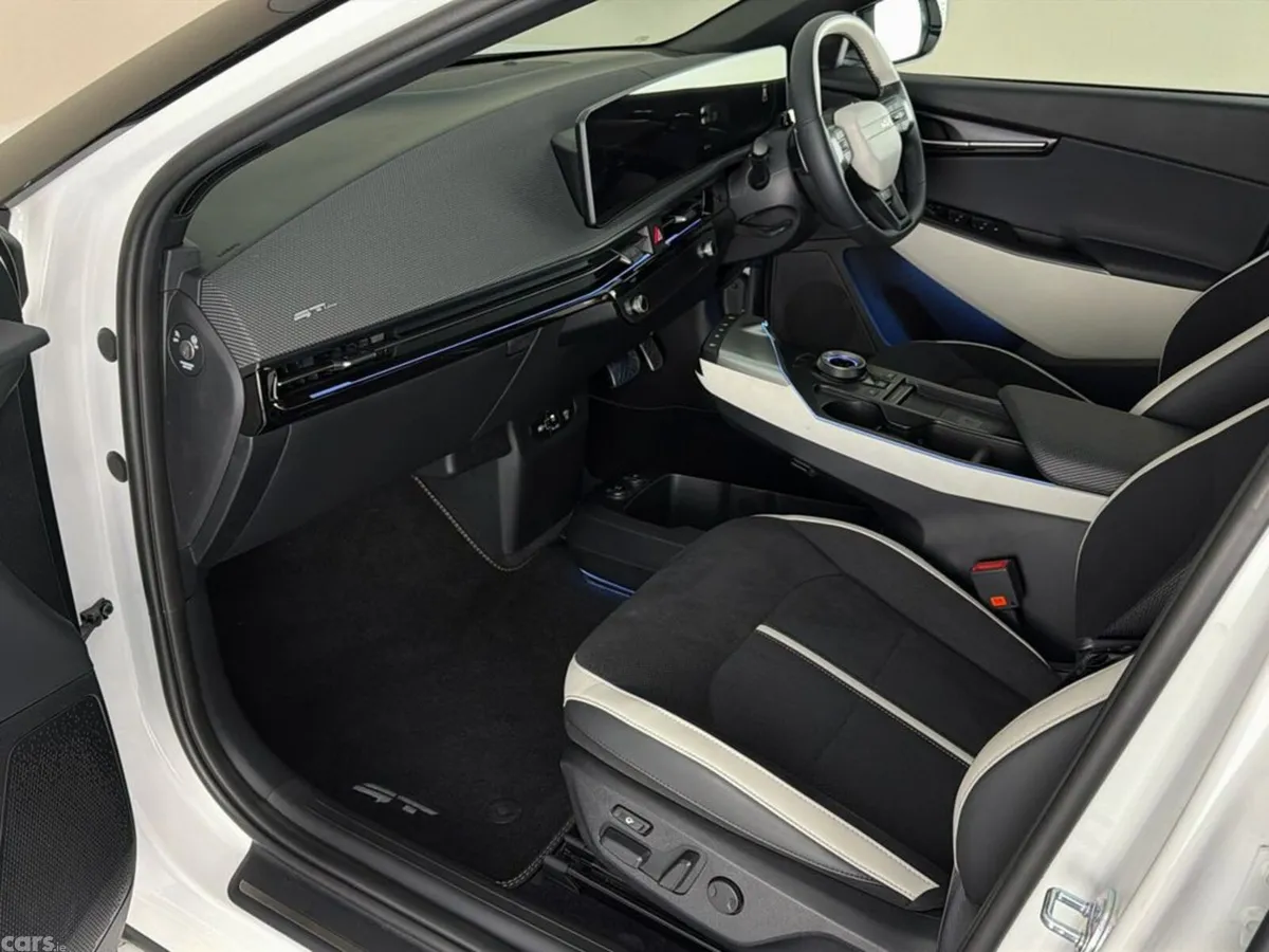 Kia EV6 MPV, Electric, 2026, White