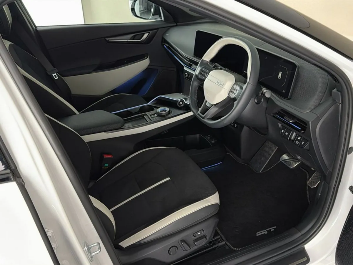 Kia EV6 MPV, Electric, 2026, White