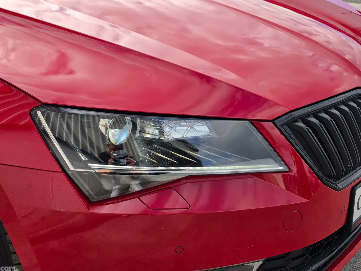 Skoda Superb Saloon, Diesel, 2019, Red