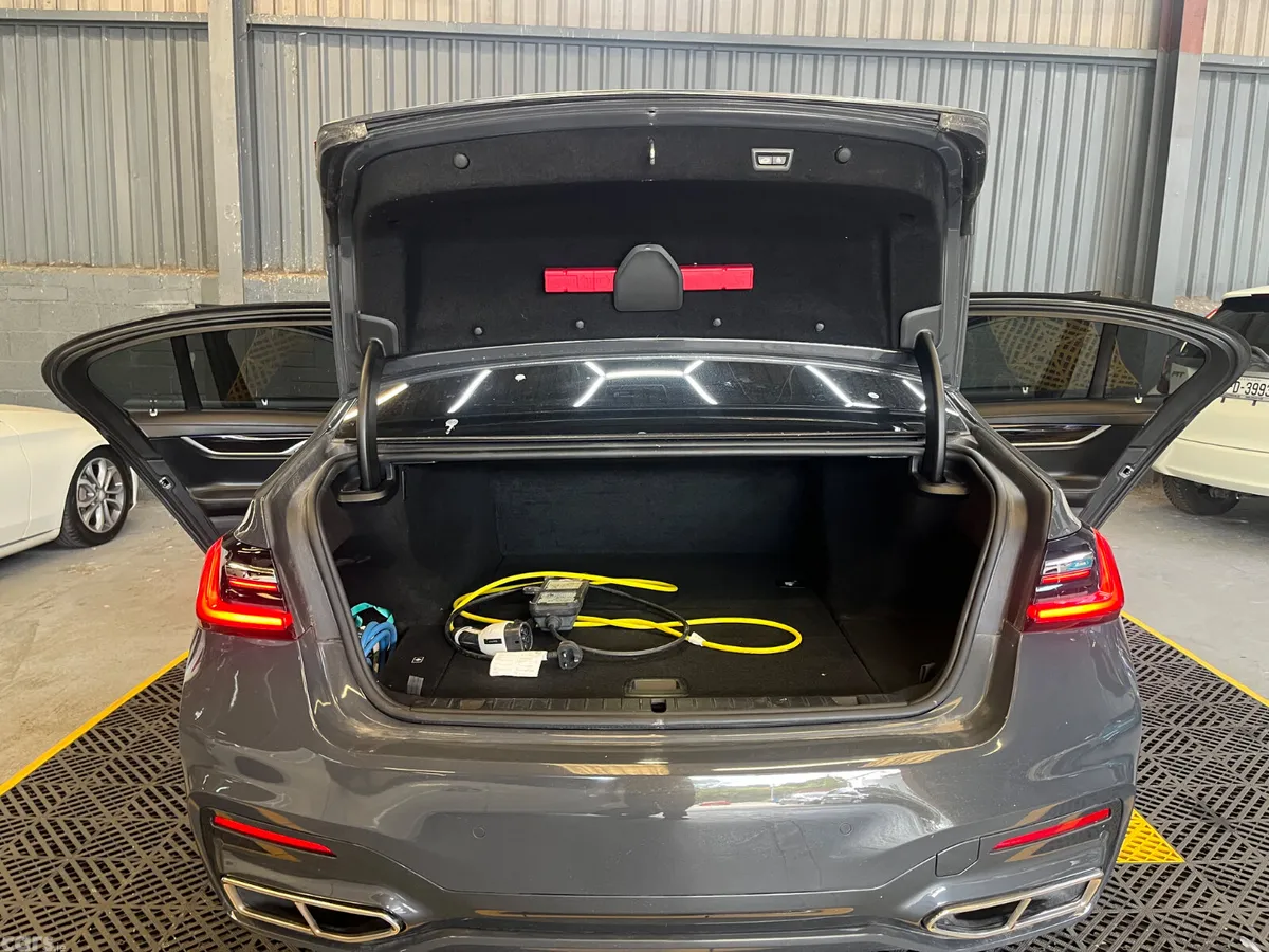 BMW 7-Series Saloon, Petrol Plug-in Hybrid, 2021, Grey