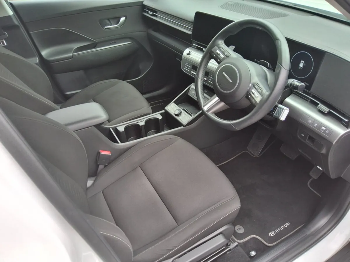 Hyundai KONA SUV, Petrol Hybrid, 2024, White