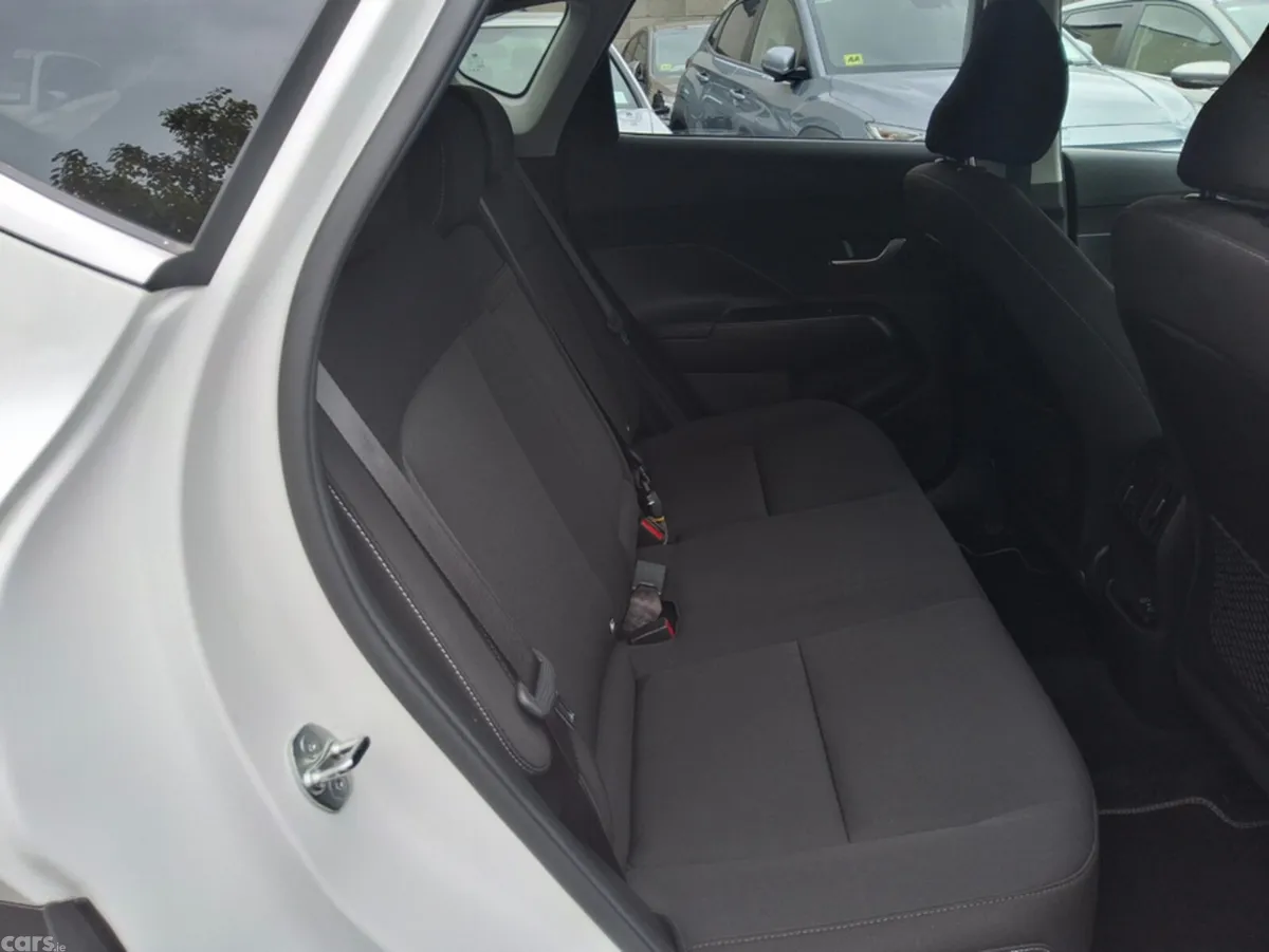 Hyundai KONA SUV, Petrol Hybrid, 2024, White
