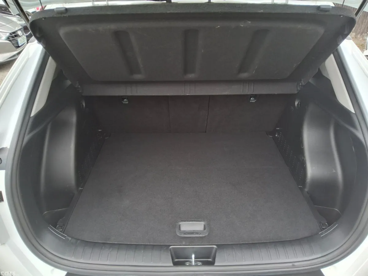 Hyundai KONA SUV, Petrol Hybrid, 2024, White